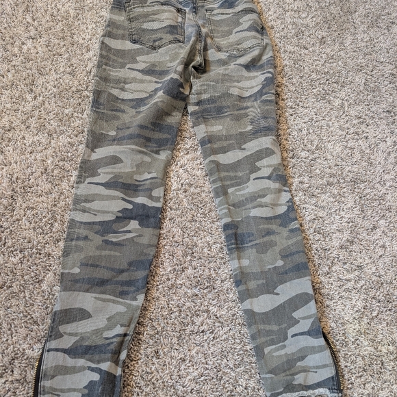 Express Camo Pants - Picture 8 of 8
